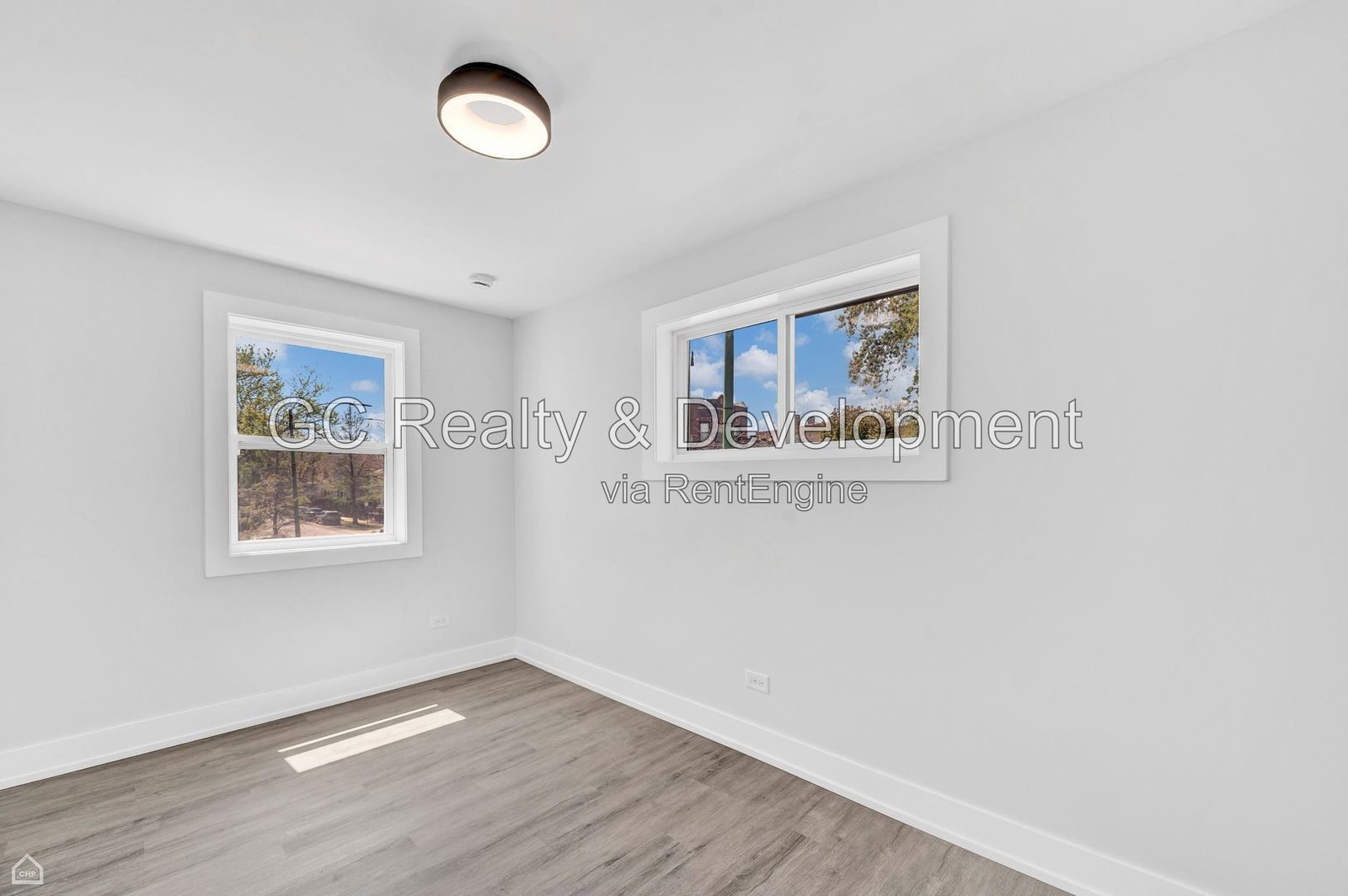 *** 3BR, 1BA / CENTRAL AIR / KITCHEN APPL INCL / IN-UNIT LAUNDRY / STORAGE / ENCLOSED PATIO *** property image