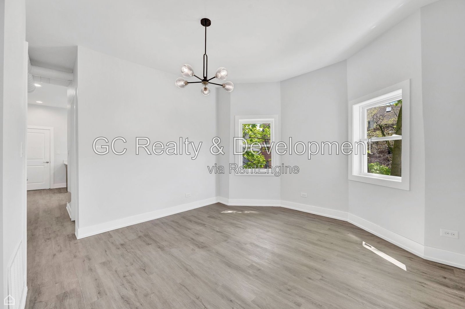 *** 3BR, 1BA / CENTRAL AIR / KITCHEN APPL INCL / IN-UNIT LAUNDRY / STORAGE / ENCLOSED PATIO *** property image