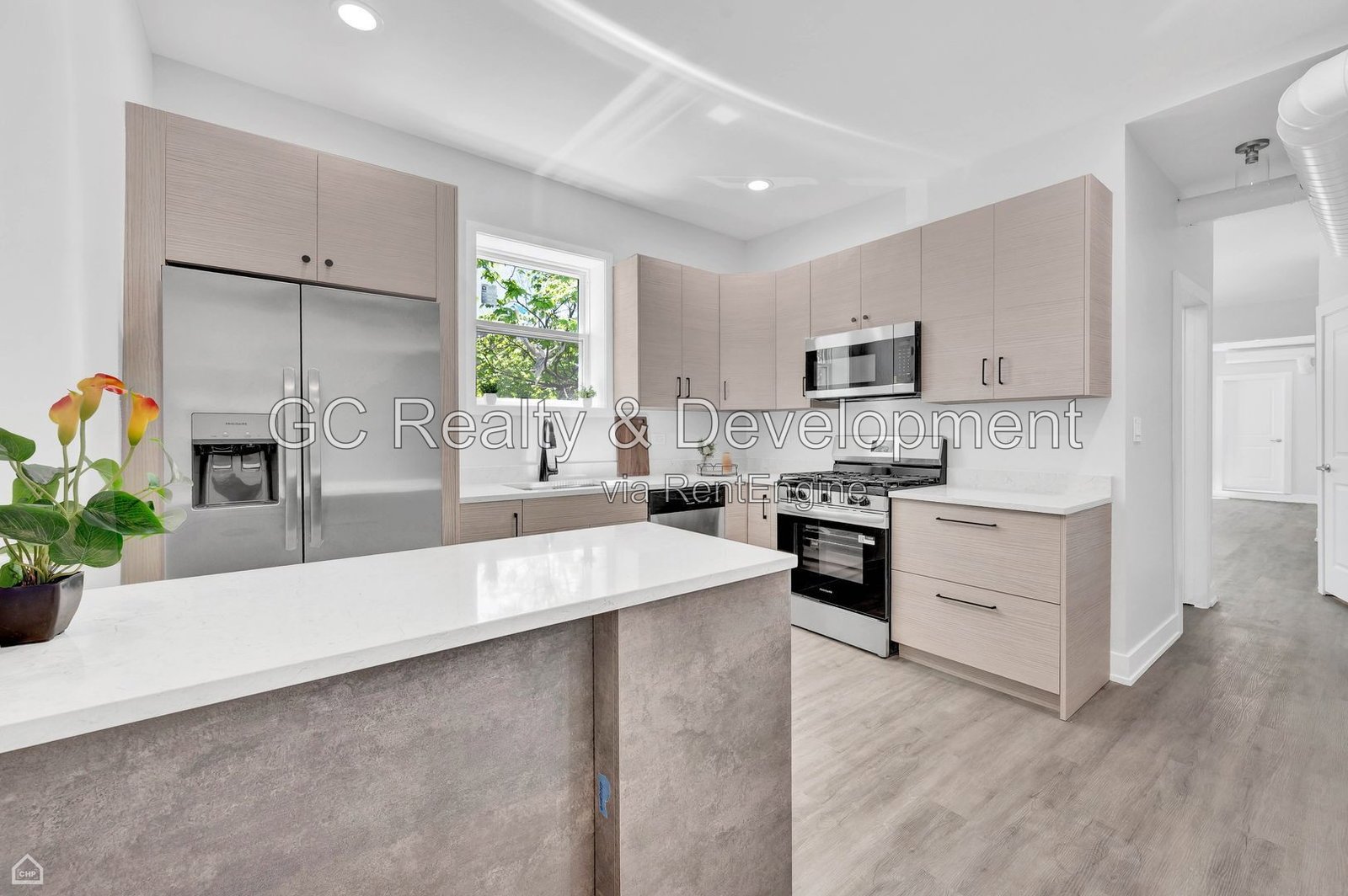 *** 3BR, 1BA / CENTRAL AIR / KITCHEN APPL INCL / IN-UNIT LAUNDRY / STORAGE / ENCLOSED PATIO *** property image
