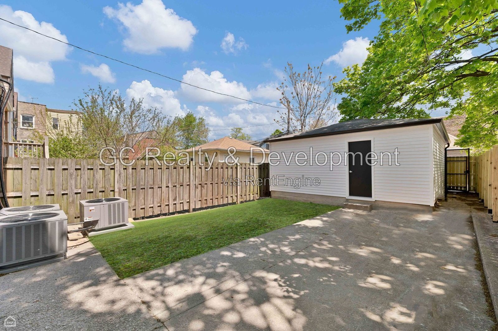 *** 3BR, 1BA / CENTRAL AIR / KITCHEN APPL INCL / IN-UNIT LAUNDRY / STORAGE / ENCLOSED PATIO *** property image
