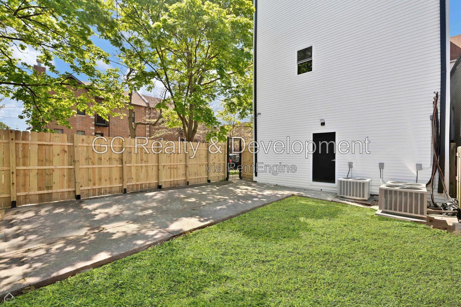 *** 3BR, 1BA / CENTRAL AIR / KITCHEN APPL INCL / IN-UNIT LAUNDRY / STORAGE / ENCLOSED PATIO *** property image