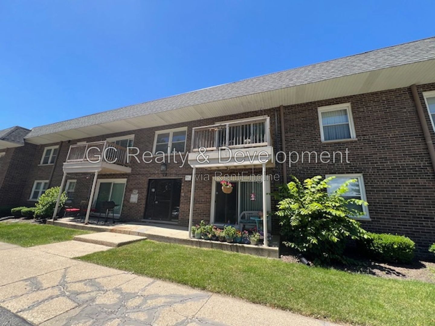 *** 2ND FLOOR / 2 BDRM / TENANT PAYS ONLY ELECTRIC / SS APPL / STORAGE*** property image