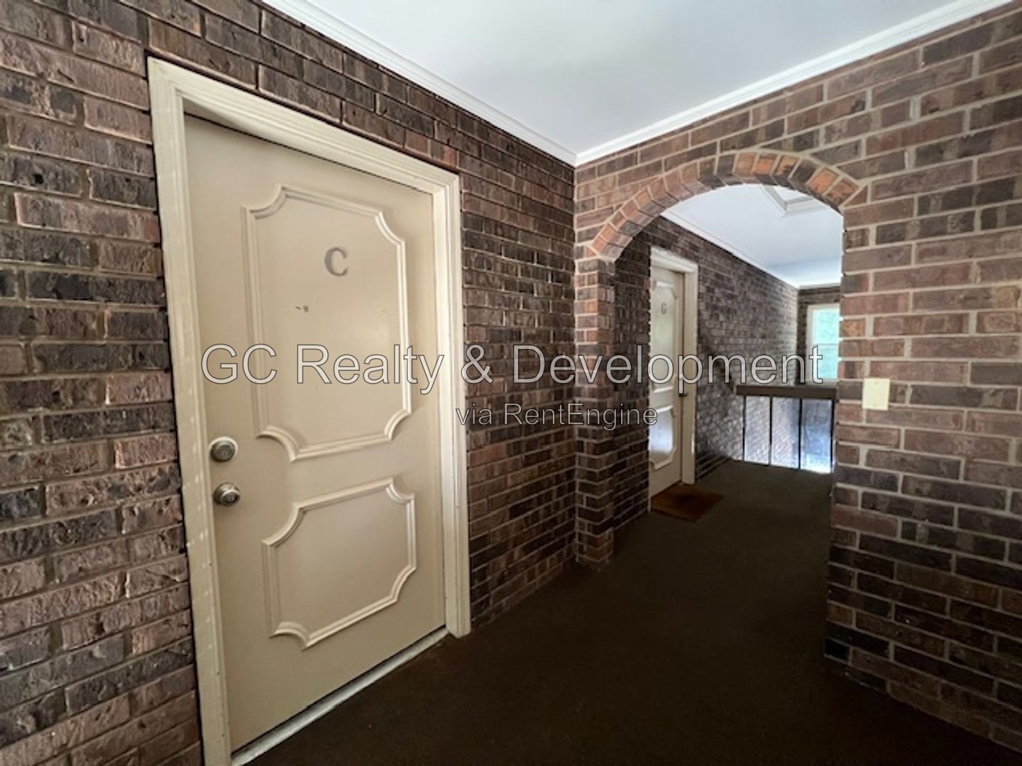 *** 2ND FLOOR / 2 BDRM / TENANT PAYS ONLY ELECTRIC / SS APPL / STORAGE*** property image