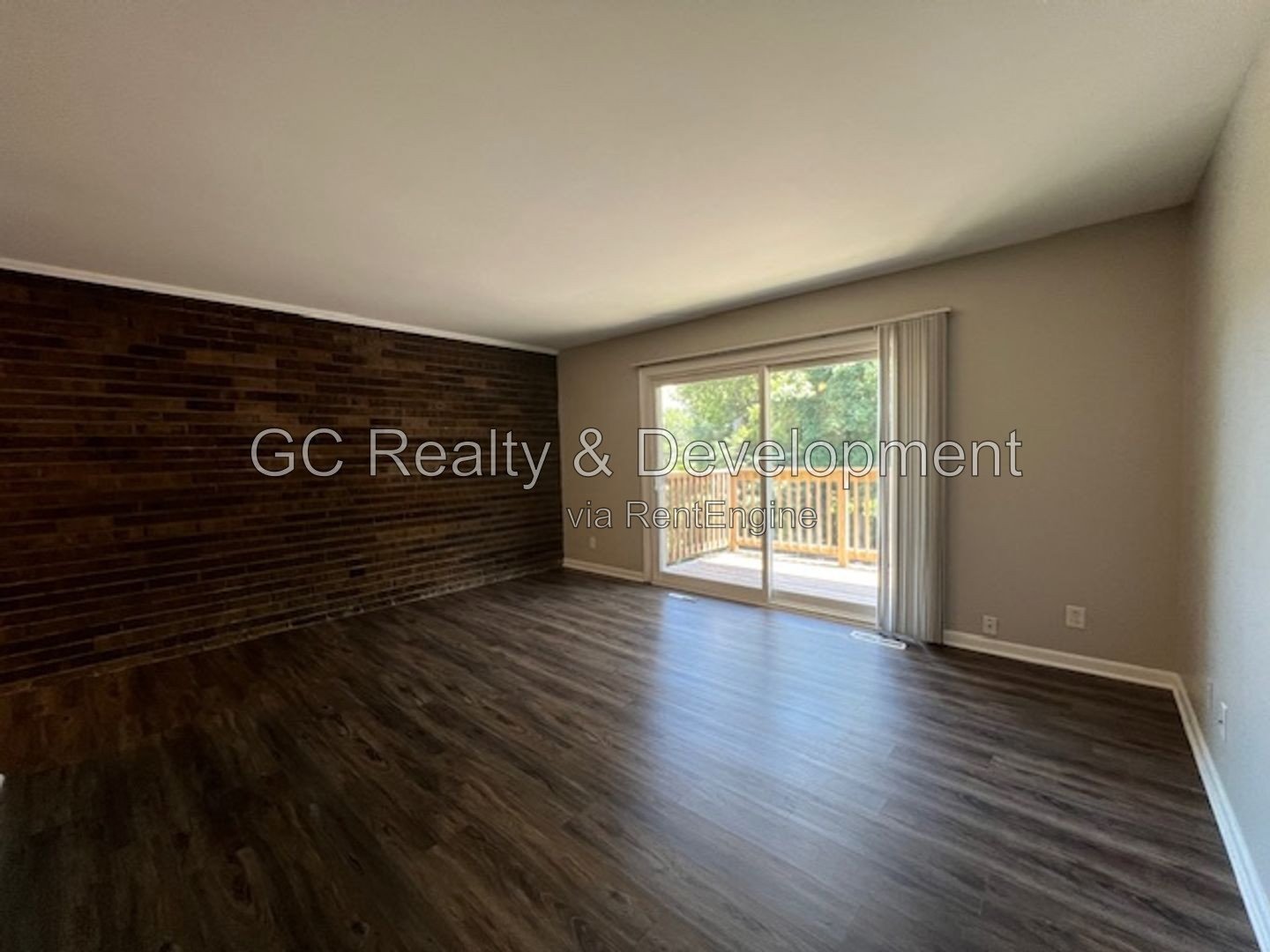 *** 2ND FLOOR / 2 BDRM / TENANT PAYS ONLY ELECTRIC / SS APPL / STORAGE*** property image