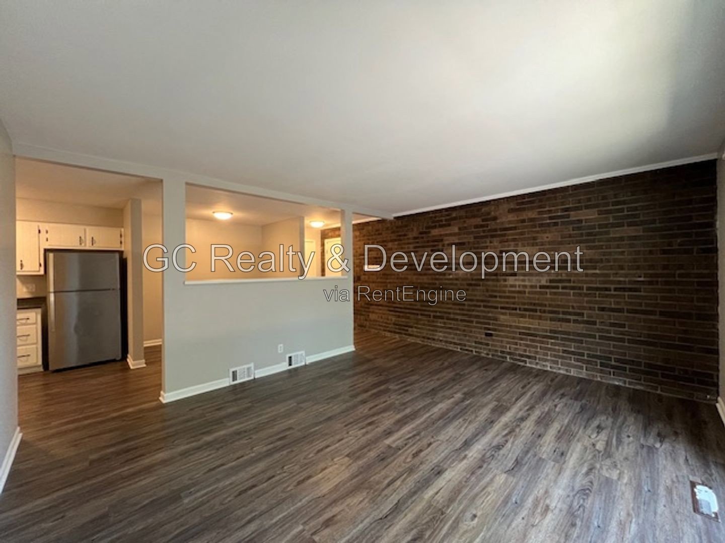 *** 2ND FLOOR / 2 BDRM / TENANT PAYS ONLY ELECTRIC / SS APPL / STORAGE*** property image