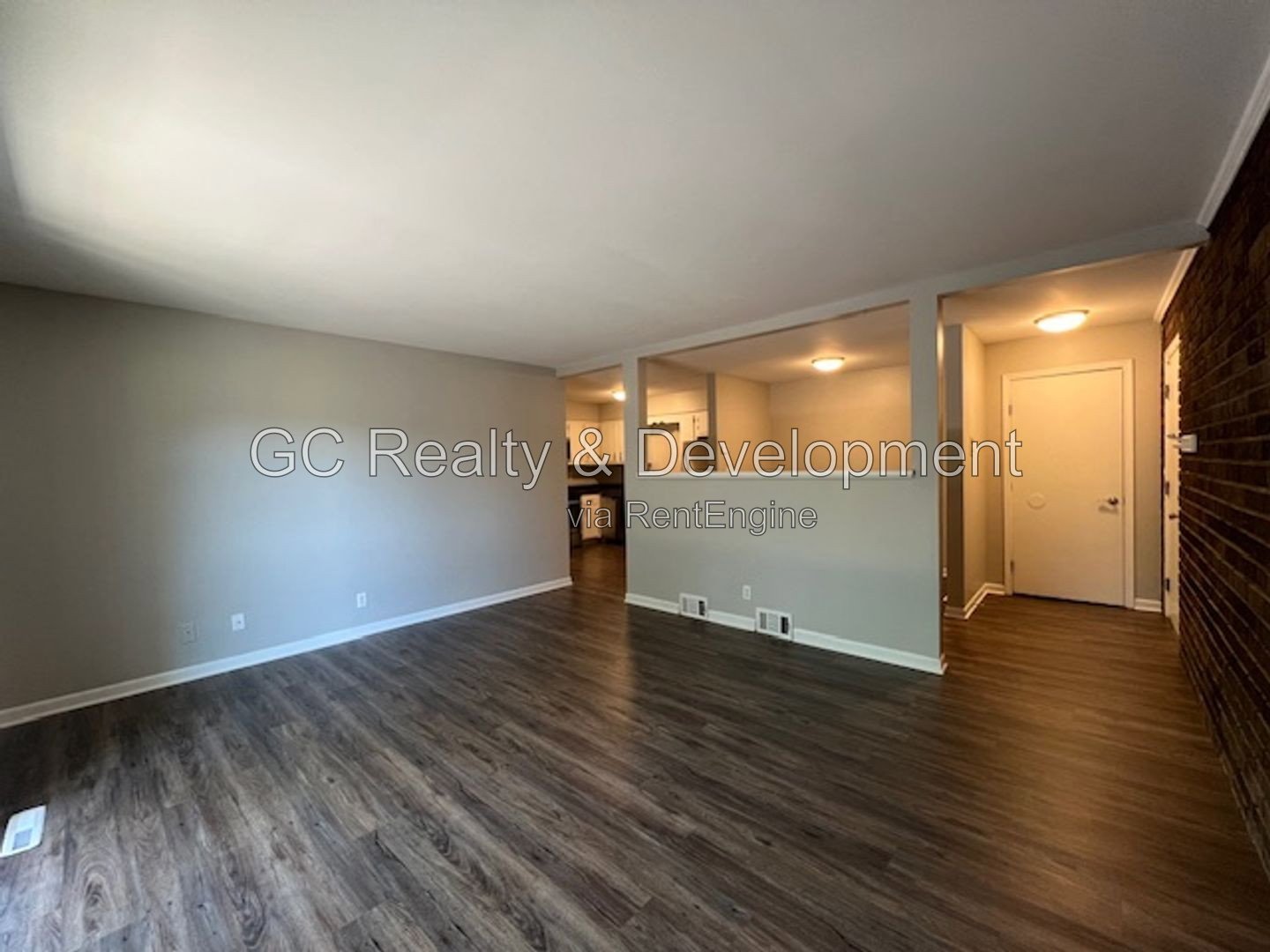 *** 2ND FLOOR / 2 BDRM / TENANT PAYS ONLY ELECTRIC / SS APPL / STORAGE*** property image