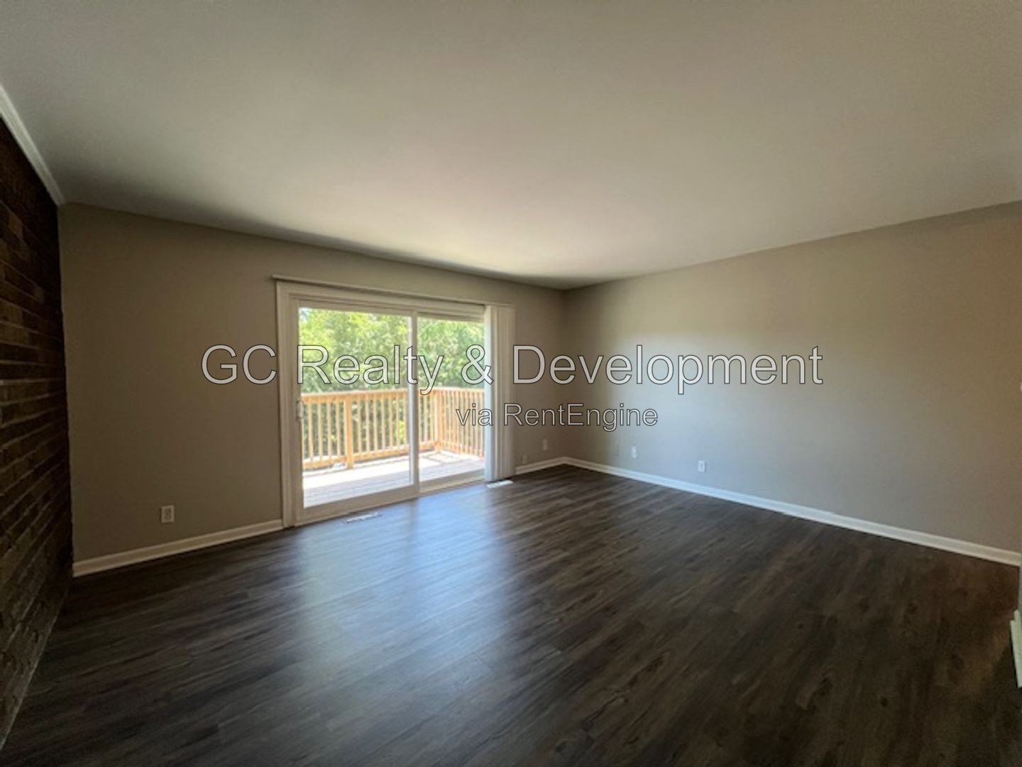 *** 2ND FLOOR / 2 BDRM / TENANT PAYS ONLY ELECTRIC / SS APPL / STORAGE*** property image