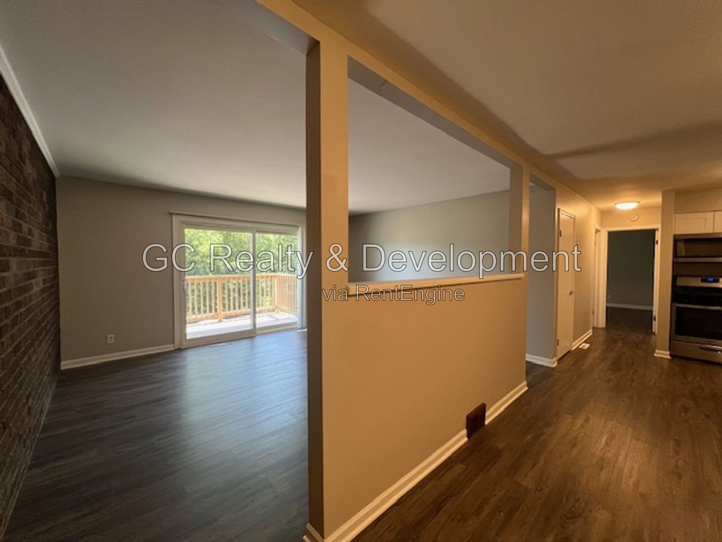*** 2ND FLOOR / 2 BDRM / TENANT PAYS ONLY ELECTRIC / SS APPL / STORAGE*** property image