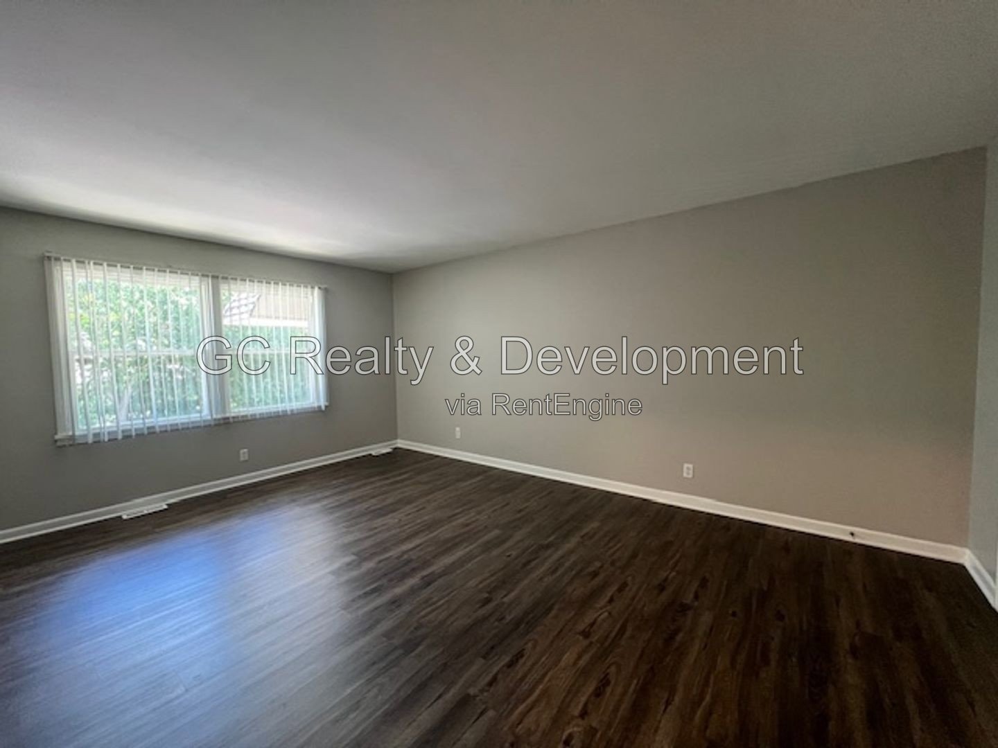 *** 2ND FLOOR / 2 BDRM / TENANT PAYS ONLY ELECTRIC / SS APPL / STORAGE*** property image