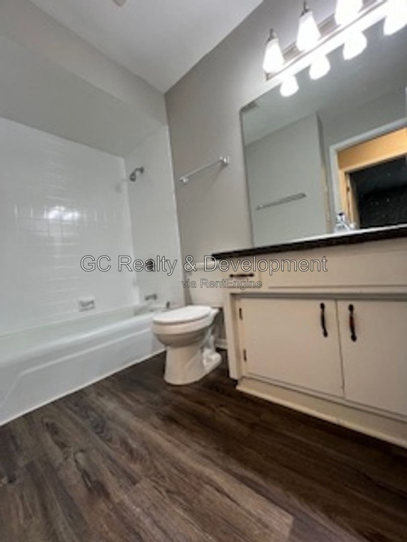 *** 2ND FLOOR / 2 BDRM / TENANT PAYS ONLY ELECTRIC / SS APPL / STORAGE*** property image