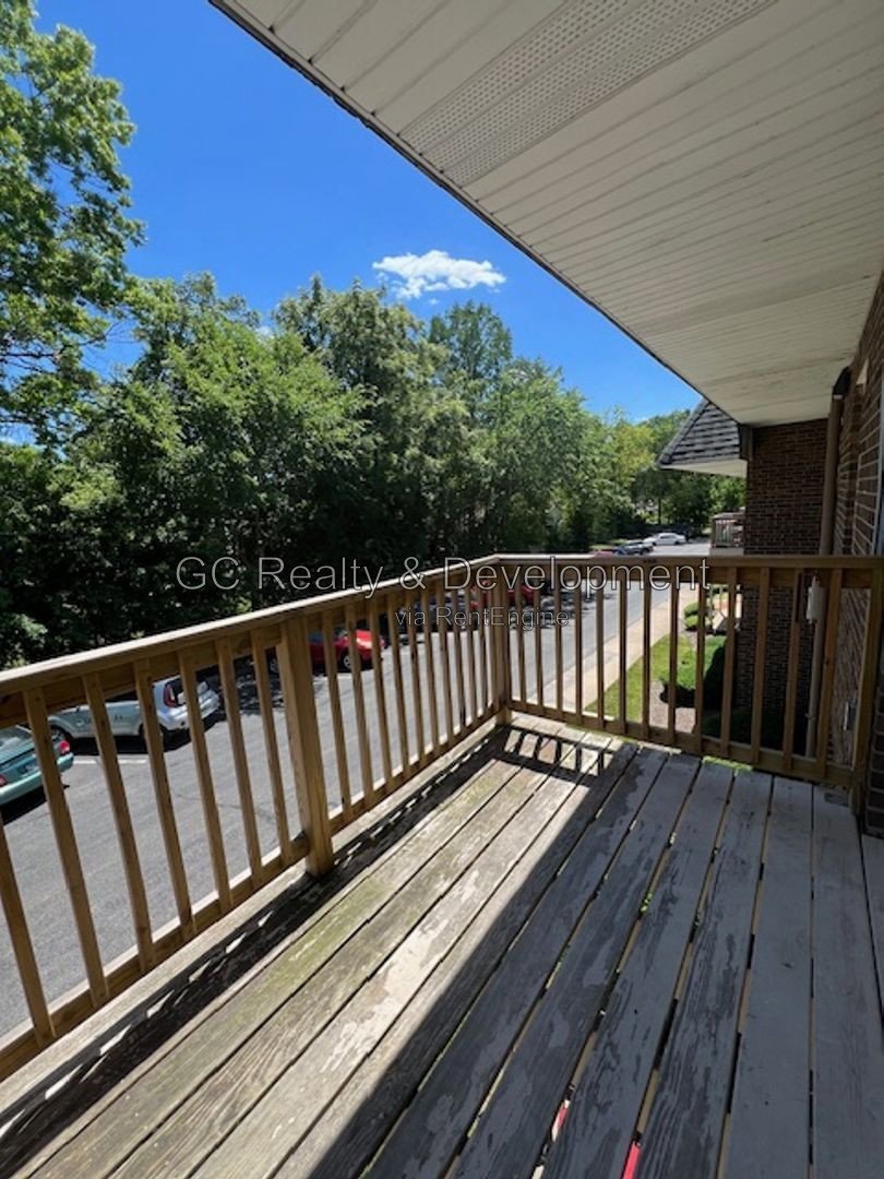 *** 2ND FLOOR / 2 BDRM / TENANT PAYS ONLY ELECTRIC / SS APPL / STORAGE*** property image