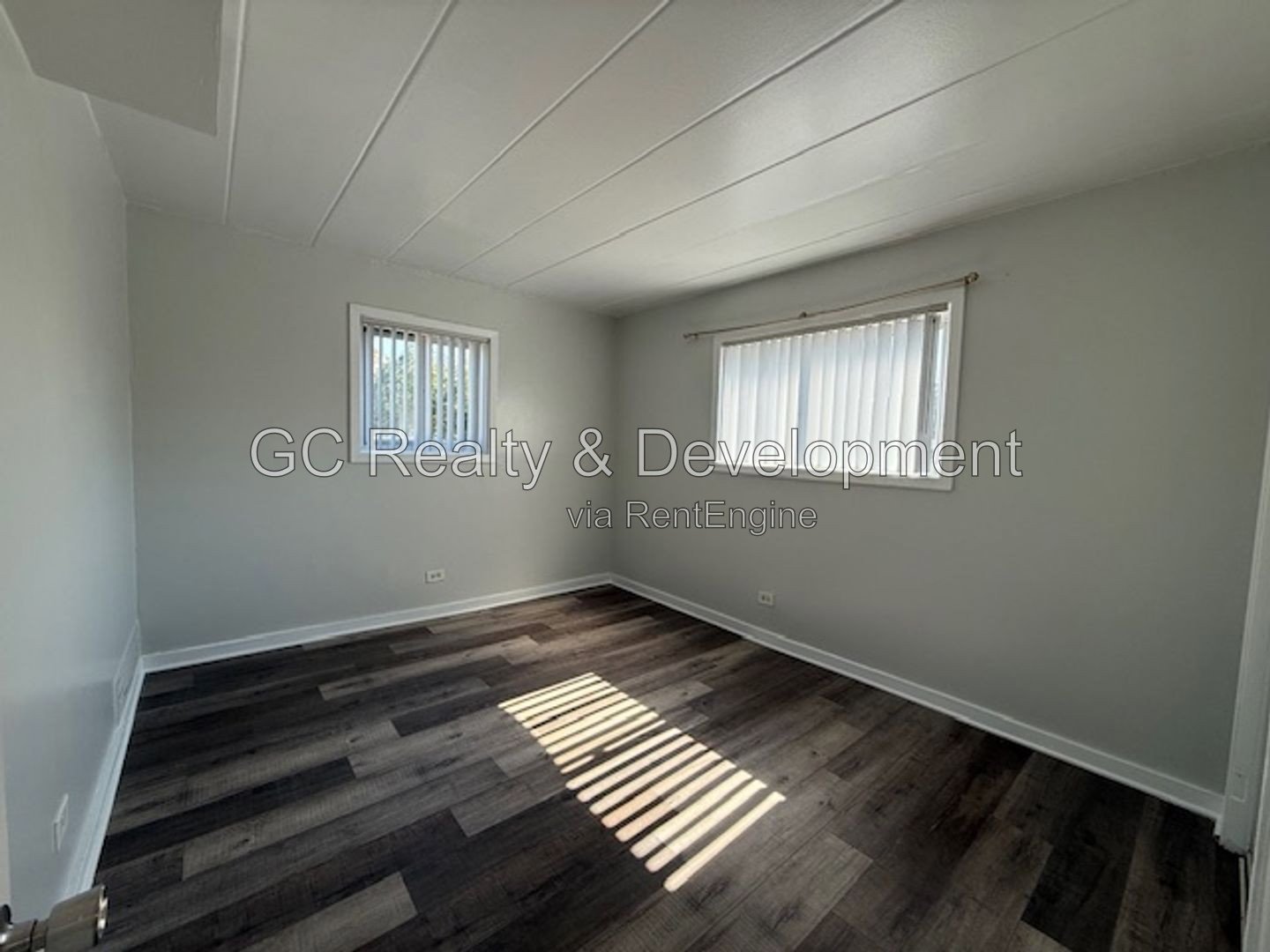 **** 1 BED / APPLIANCES INCL / TENANT ONLY PAYS ELECTRIC / PET FRIENDLY **** property image
