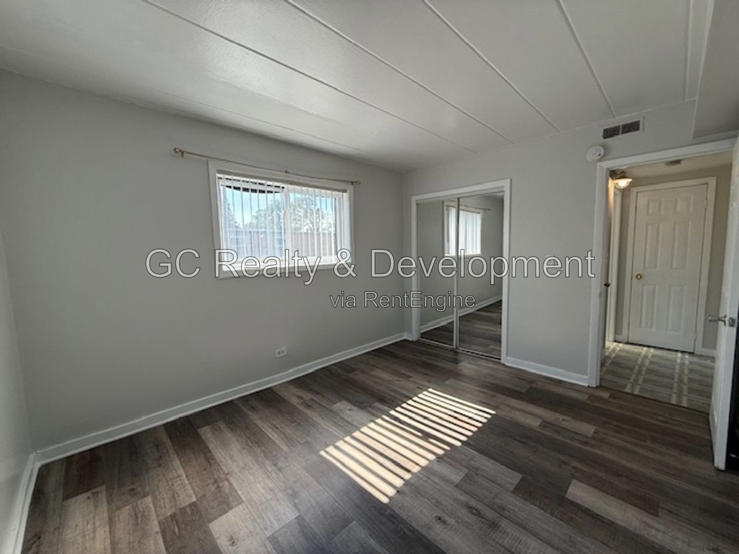 **** 1 BED / APPLIANCES INCL / TENANT ONLY PAYS ELECTRIC / PET FRIENDLY **** property image