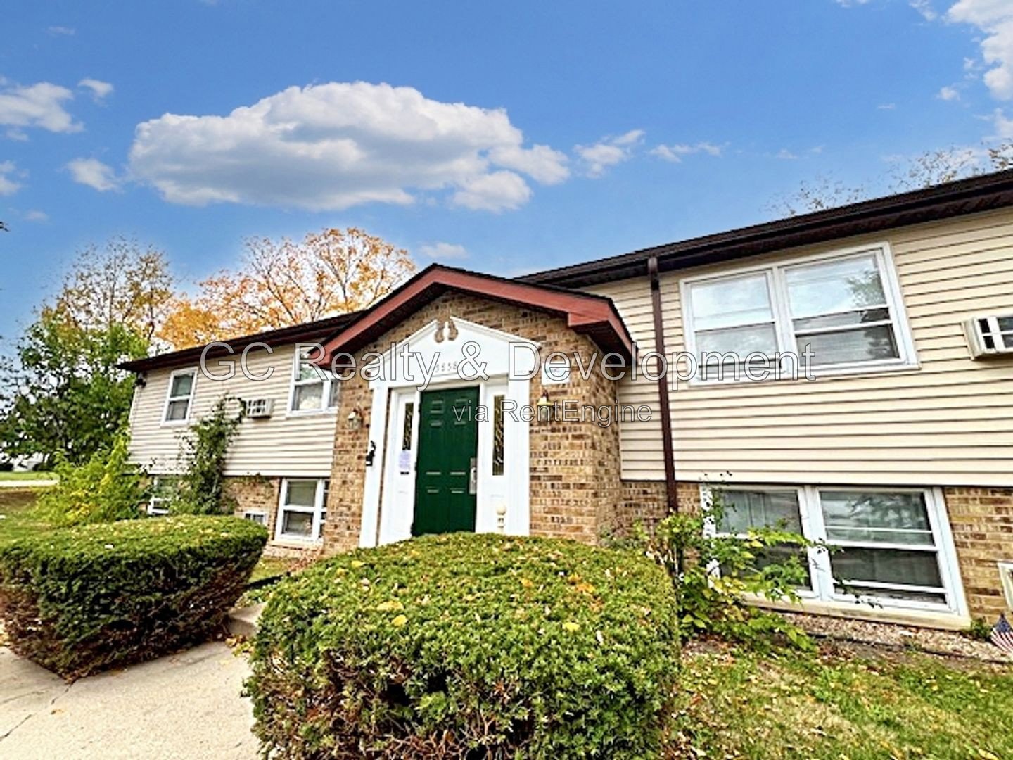*** MOVE IN BY 9/25 – SAVE $250! / 2BR, 1BA / PARKING INCLUDED / KITCHEN APPL INCL / PET FRIENDLY / LAUNDRY ON SITE / PAY ELECTRIC ONLY *** property image