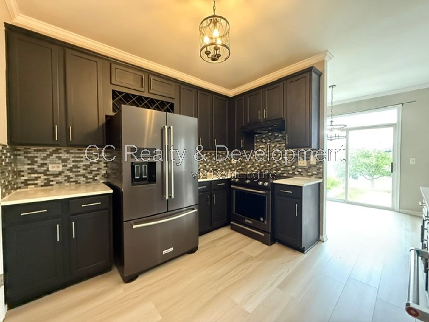 *** 3BR, 1.5BA / CENTRAL AIR / IN-UNIT LAUNDRY / SS APPLIANCES / GARAGE / PET FRIENDLY *** property image