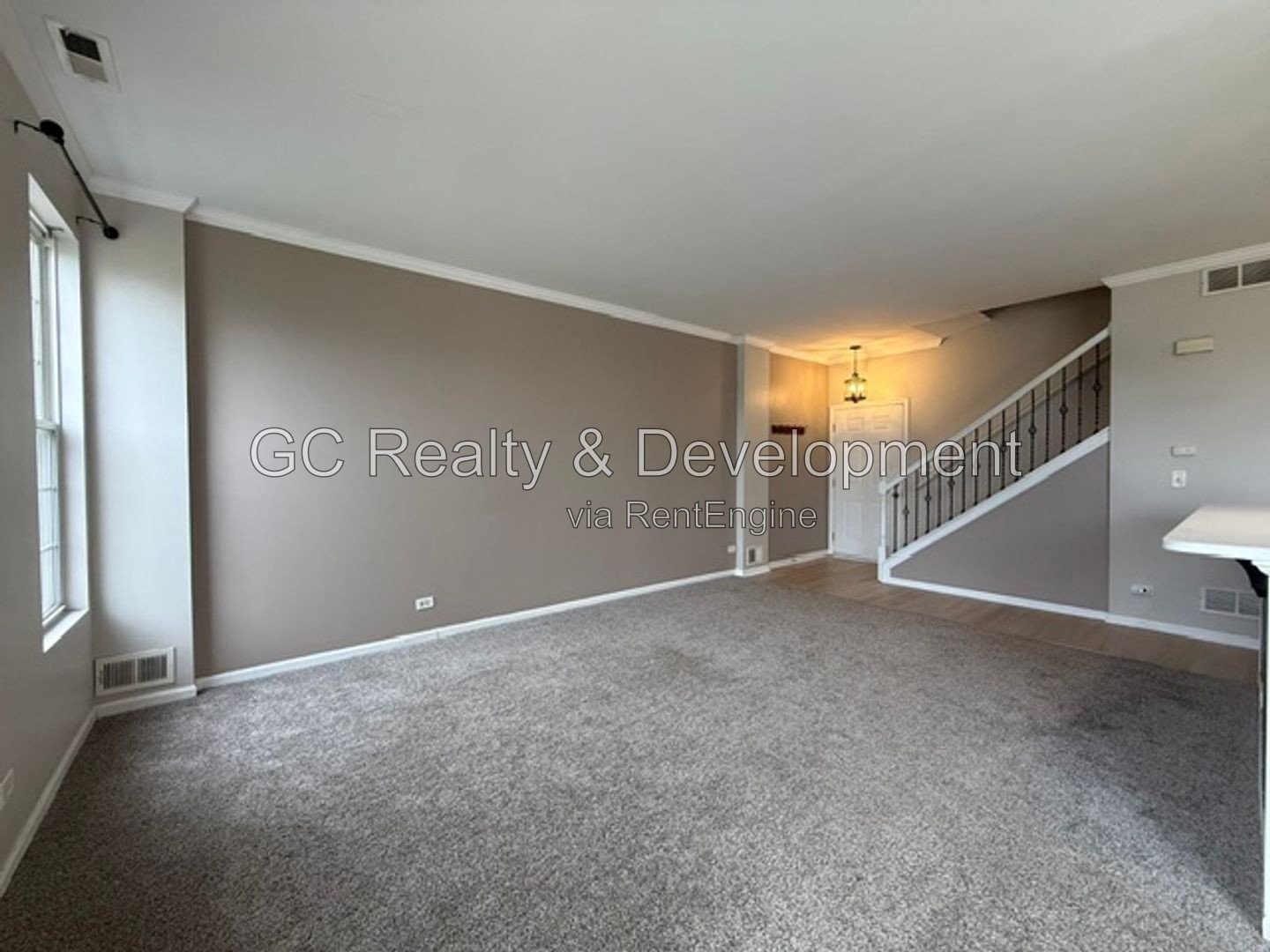 *** 3BR, 1.5BA / CENTRAL AIR / IN-UNIT LAUNDRY / SS APPLIANCES / GARAGE / PET FRIENDLY *** property image