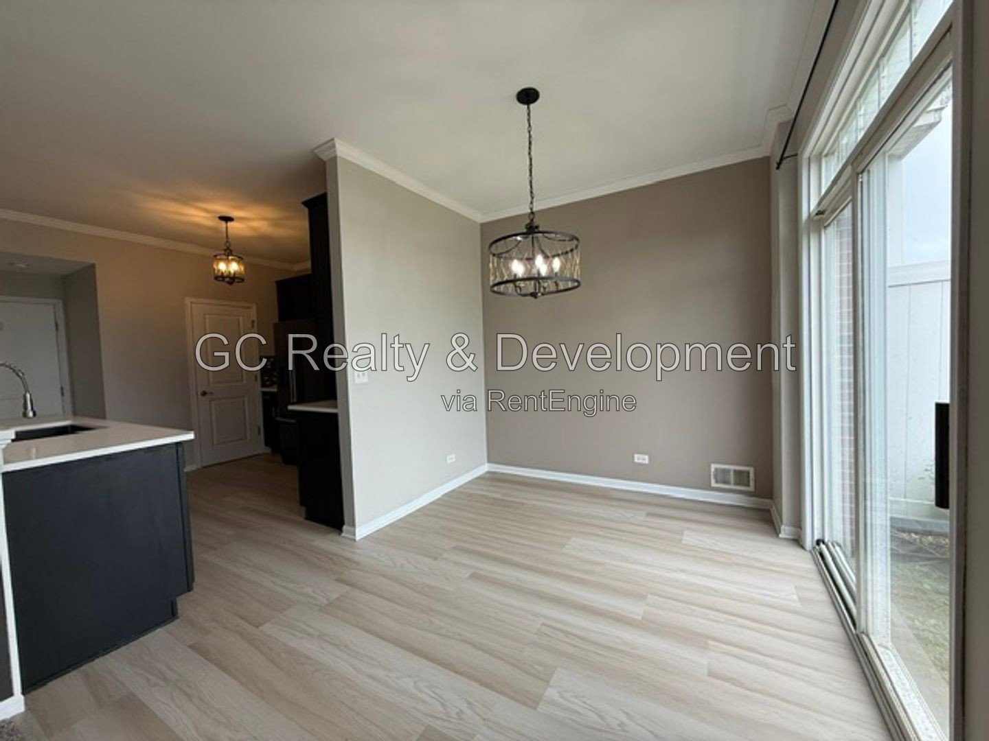 *** 3BR, 1.5BA / CENTRAL AIR / IN-UNIT LAUNDRY / SS APPLIANCES / GARAGE / PET FRIENDLY *** property image