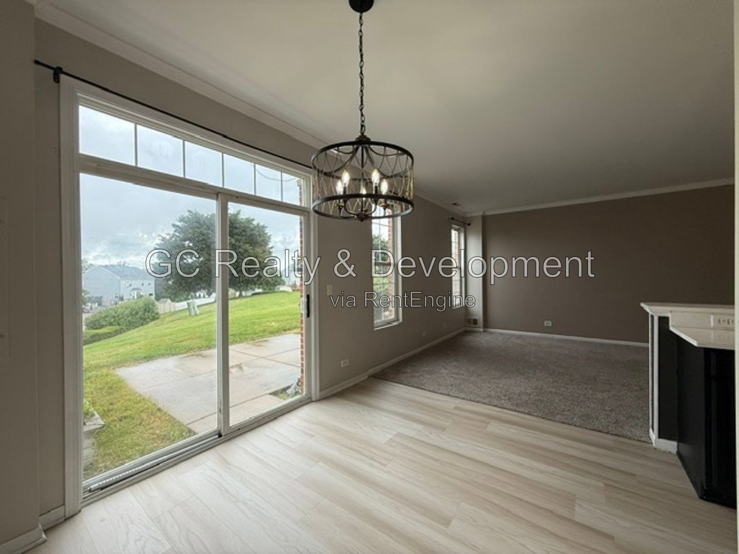 *** 3BR, 1.5BA / CENTRAL AIR / IN-UNIT LAUNDRY / SS APPLIANCES / GARAGE / PET FRIENDLY *** property image