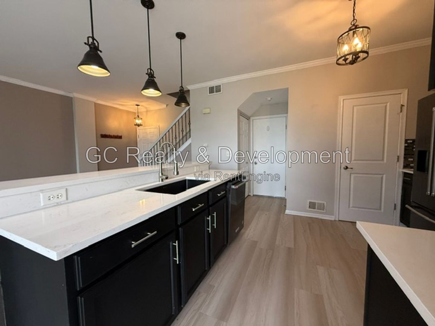 *** 3BR, 1.5BA / CENTRAL AIR / IN-UNIT LAUNDRY / SS APPLIANCES / GARAGE / PET FRIENDLY *** property image