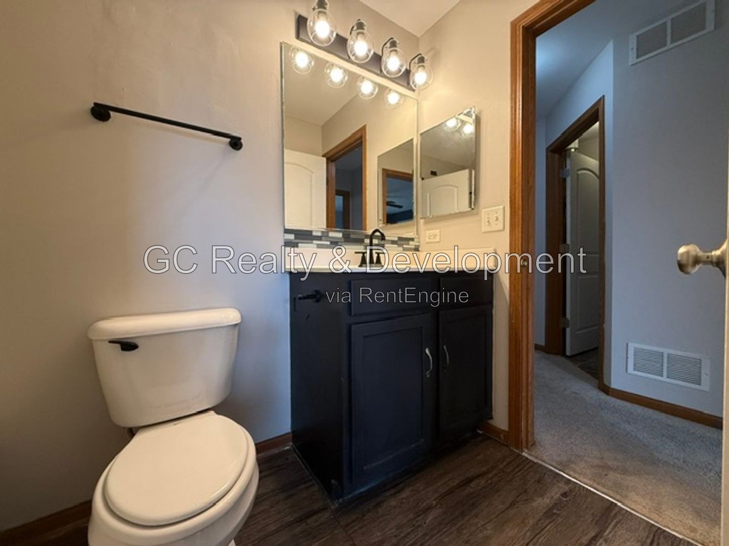 *** 3BR, 1.5BA / CENTRAL AIR / IN-UNIT LAUNDRY / SS APPLIANCES / GARAGE / PET FRIENDLY *** property image