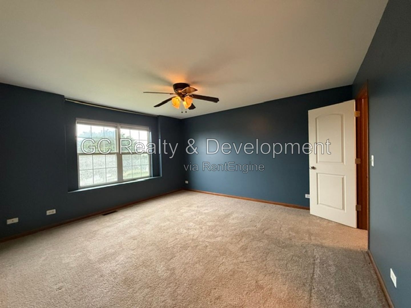 *** 3BR, 1.5BA / CENTRAL AIR / IN-UNIT LAUNDRY / SS APPLIANCES / GARAGE / PET FRIENDLY *** property image