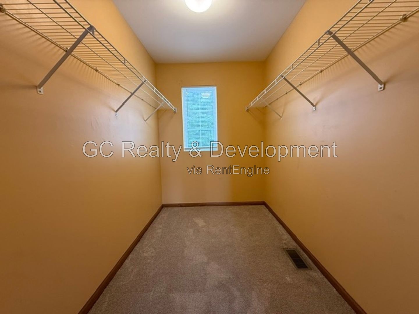 *** 3BR, 1.5BA / CENTRAL AIR / IN-UNIT LAUNDRY / SS APPLIANCES / GARAGE / PET FRIENDLY *** property image