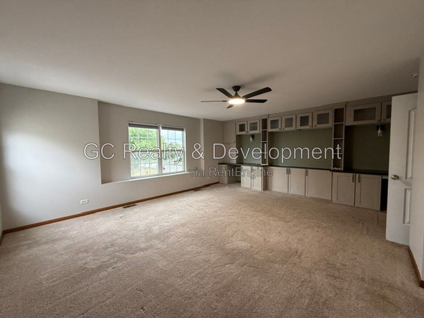 *** 3BR, 1.5BA / CENTRAL AIR / IN-UNIT LAUNDRY / SS APPLIANCES / GARAGE / PET FRIENDLY *** property image