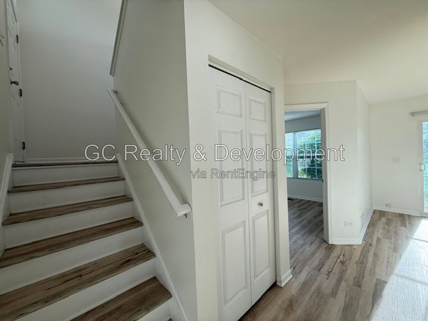 *** 2BR - 2BA / OPEN CONCEPT / ATTACHED GARAGE / PET FRIENDLY / CENTRAL AC / SS APPLIANCES / IN-UNIT LAUNDRY *** property image