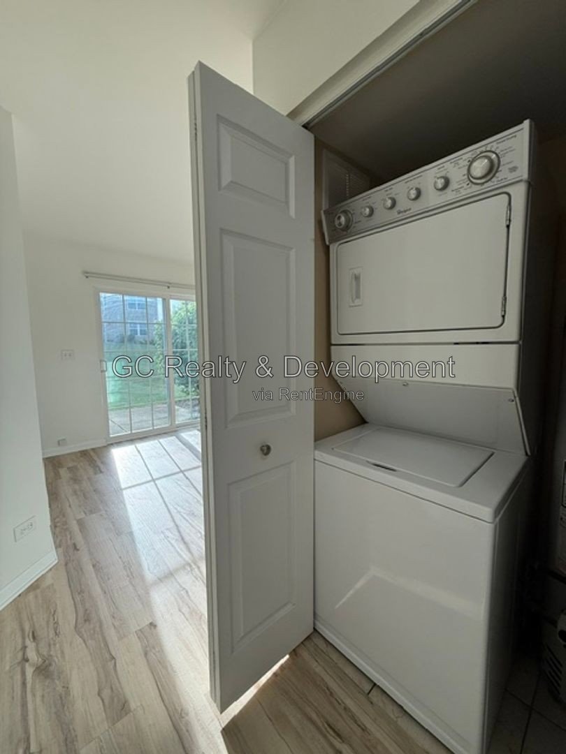 *** 2BR - 2BA / OPEN CONCEPT / ATTACHED GARAGE / PET FRIENDLY / CENTRAL AC / SS APPLIANCES / IN-UNIT LAUNDRY *** property image