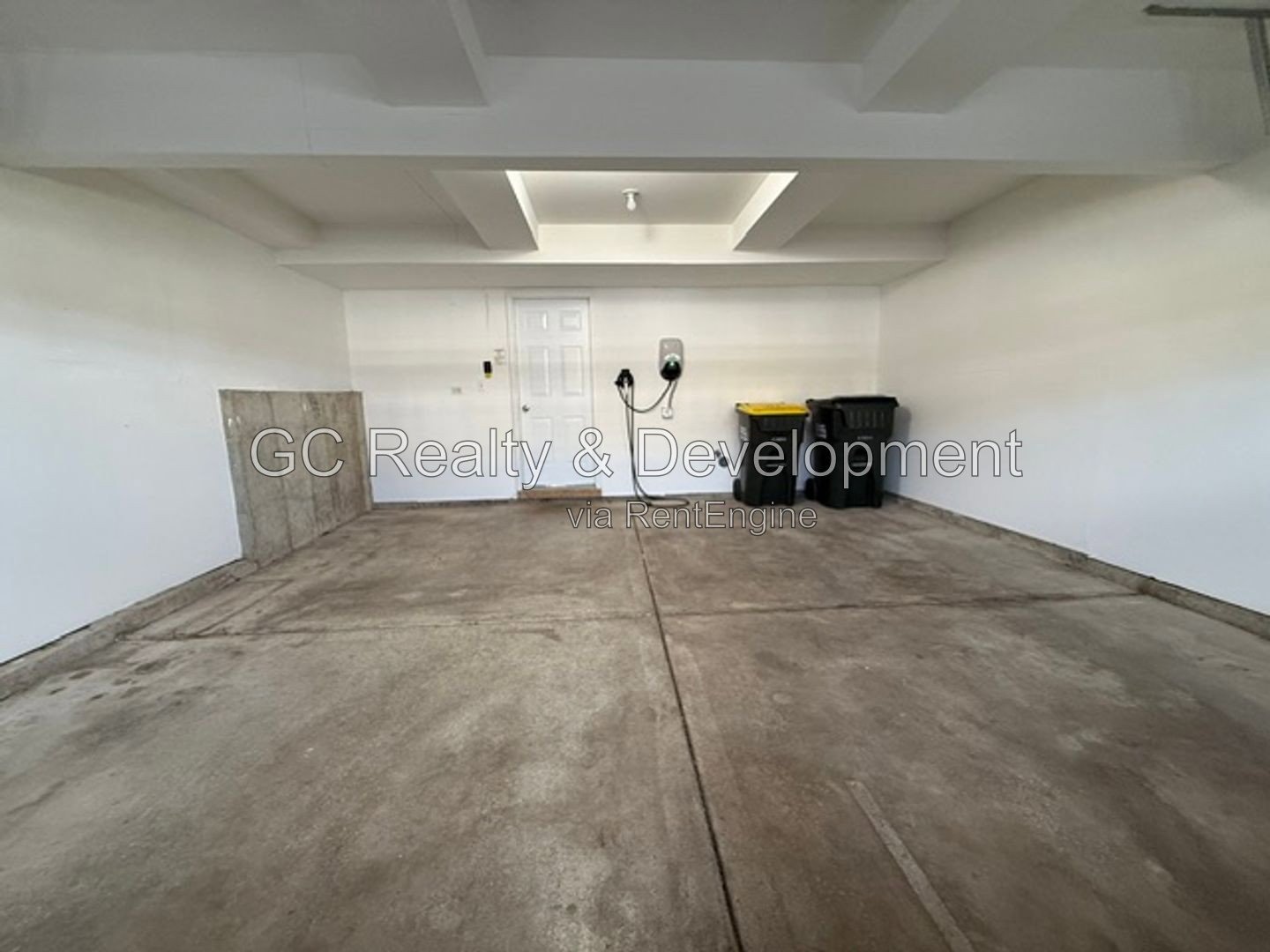 *** 2BR - 2BA / OPEN CONCEPT / ATTACHED GARAGE / PET FRIENDLY / CENTRAL AC / SS APPLIANCES / IN-UNIT LAUNDRY *** property image