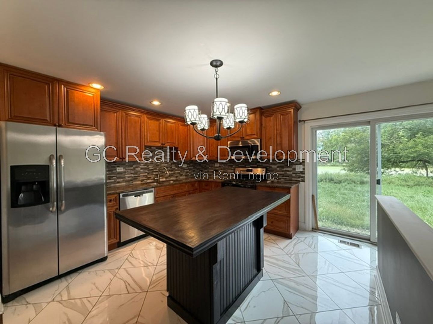 *** 2BR - 2BA / IN-UNIT LAUNDRY / ATTACHED GARAGE / SS APPLIANCES / DOG-FRIENDLY *** property image