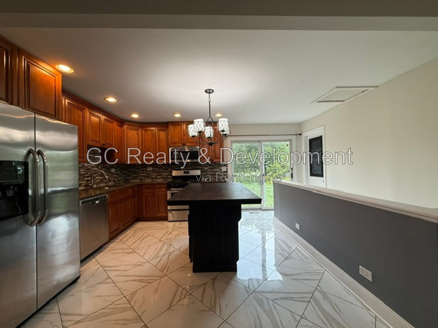 *** 2BR - 2BA / IN-UNIT LAUNDRY / ATTACHED GARAGE / SS APPLIANCES / DOG-FRIENDLY *** property image