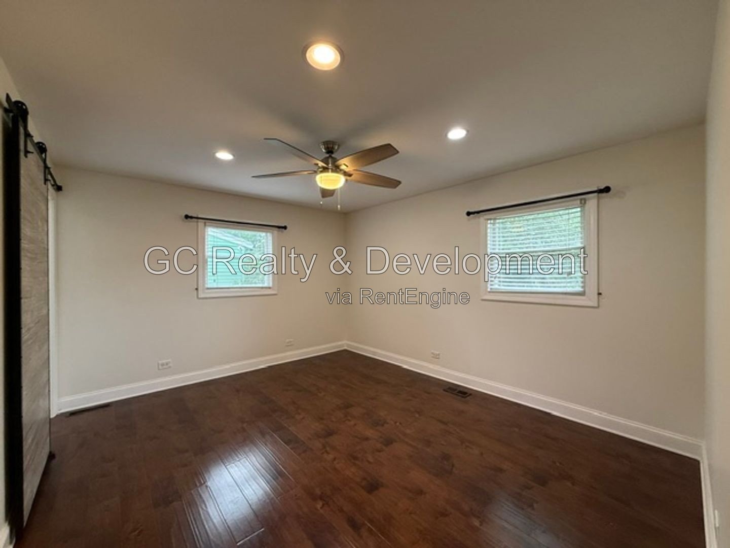 *** 2BR - 2BA / IN-UNIT LAUNDRY / ATTACHED GARAGE / SS APPLIANCES / DOG-FRIENDLY *** property image