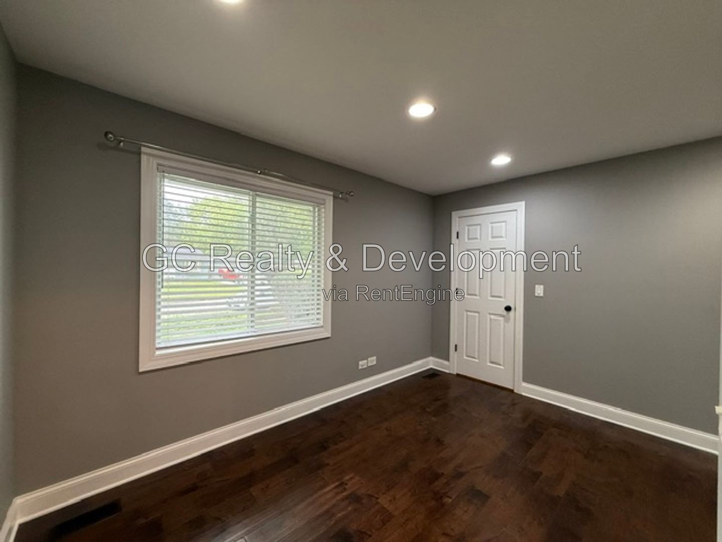 *** 2BR - 2BA / IN-UNIT LAUNDRY / ATTACHED GARAGE / SS APPLIANCES / DOG-FRIENDLY *** property image
