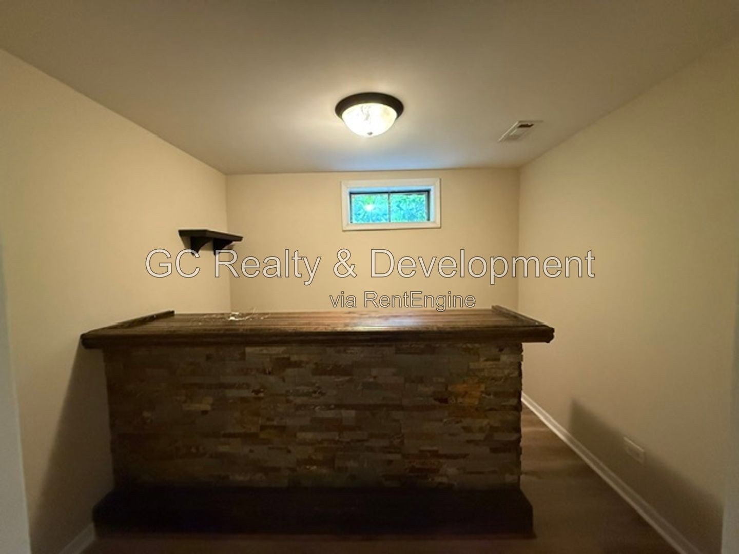 *** 2BR - 2BA / IN-UNIT LAUNDRY / ATTACHED GARAGE / SS APPLIANCES / DOG-FRIENDLY *** property image