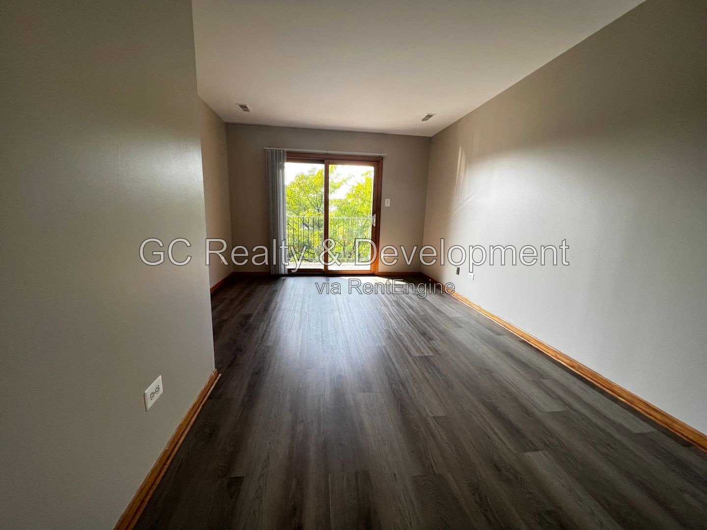 *** 3 BDRM / 2 BTH / CENTRAL AIR / PARKING SPACE / WASHER & DRYER IN UNIT*** property image