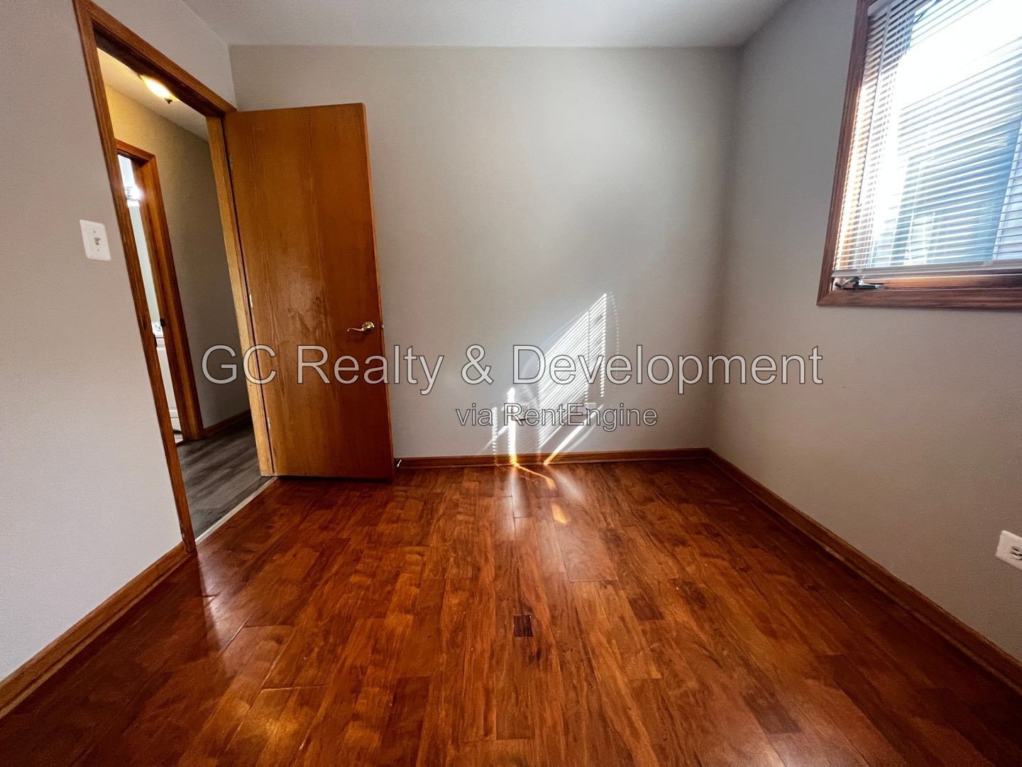 *** 3 BDRM / 2 BTH / CENTRAL AIR / PARKING SPACE / WASHER & DRYER IN UNIT*** property image
