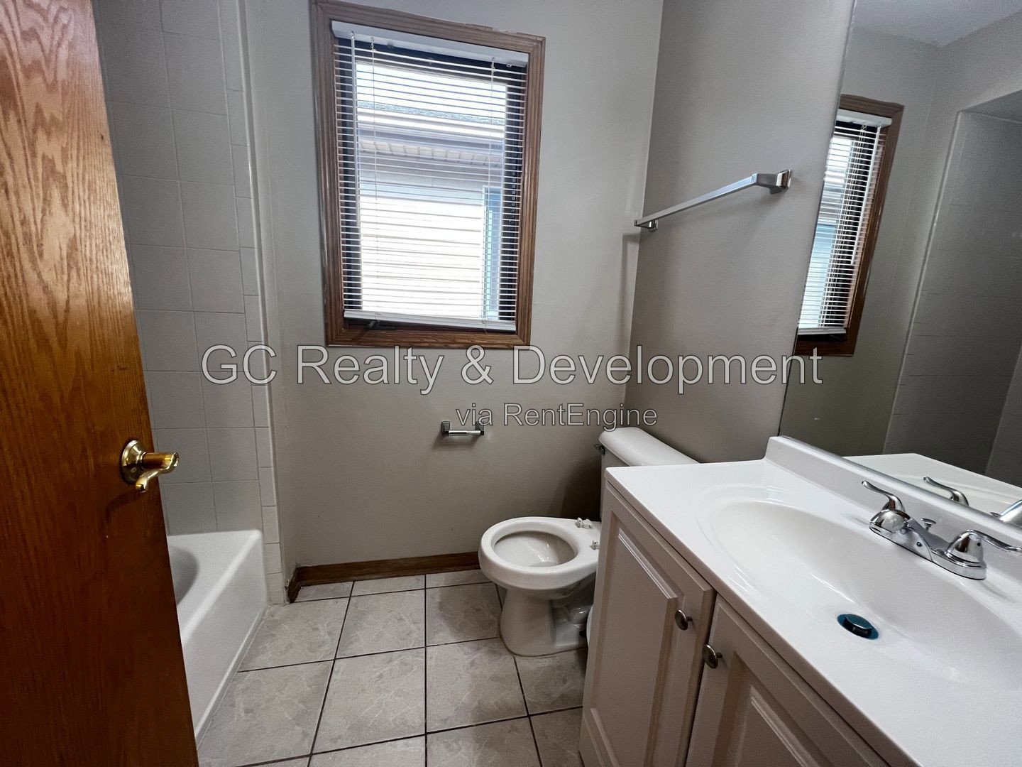 *** 3 BDRM / 2 BTH / CENTRAL AIR / PARKING SPACE / WASHER & DRYER IN UNIT*** property image