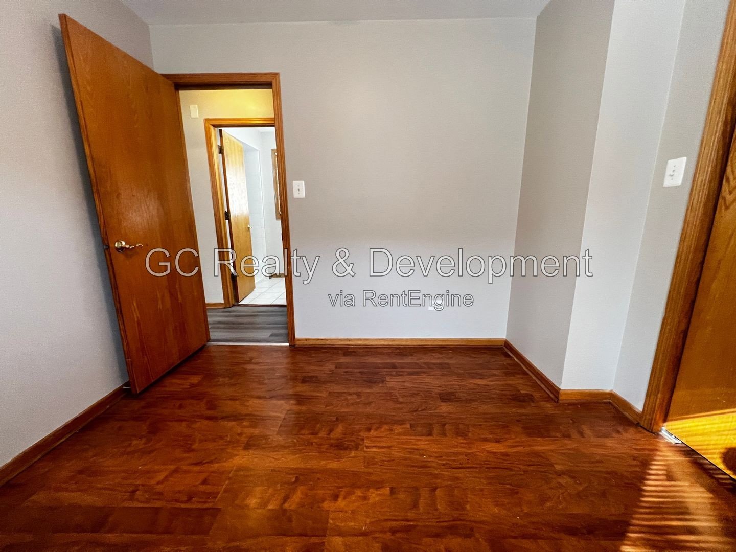 *** 3 BDRM / 2 BTH / CENTRAL AIR / PARKING SPACE / WASHER & DRYER IN UNIT*** property image