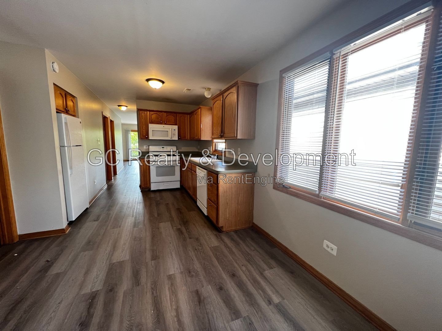 *** 3 BDRM / 2 BTH / CENTRAL AIR / PARKING SPACE / WASHER & DRYER IN UNIT*** property image