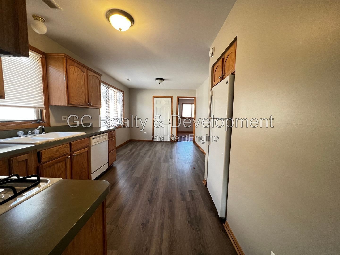 *** 3 BDRM / 2 BTH / CENTRAL AIR / PARKING SPACE / WASHER & DRYER IN UNIT*** property image