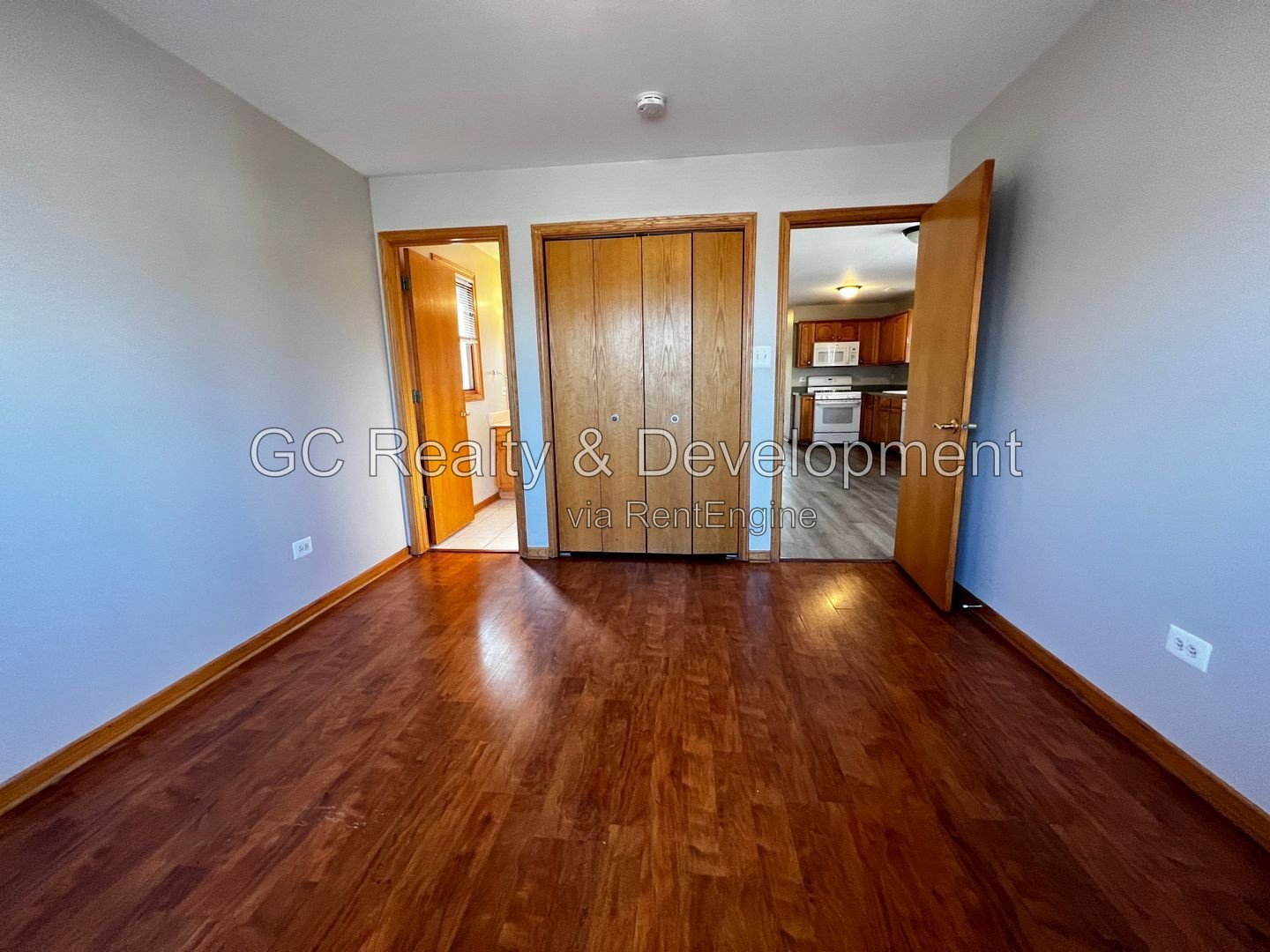*** 3 BDRM / 2 BTH / CENTRAL AIR / PARKING SPACE / WASHER & DRYER IN UNIT*** property image