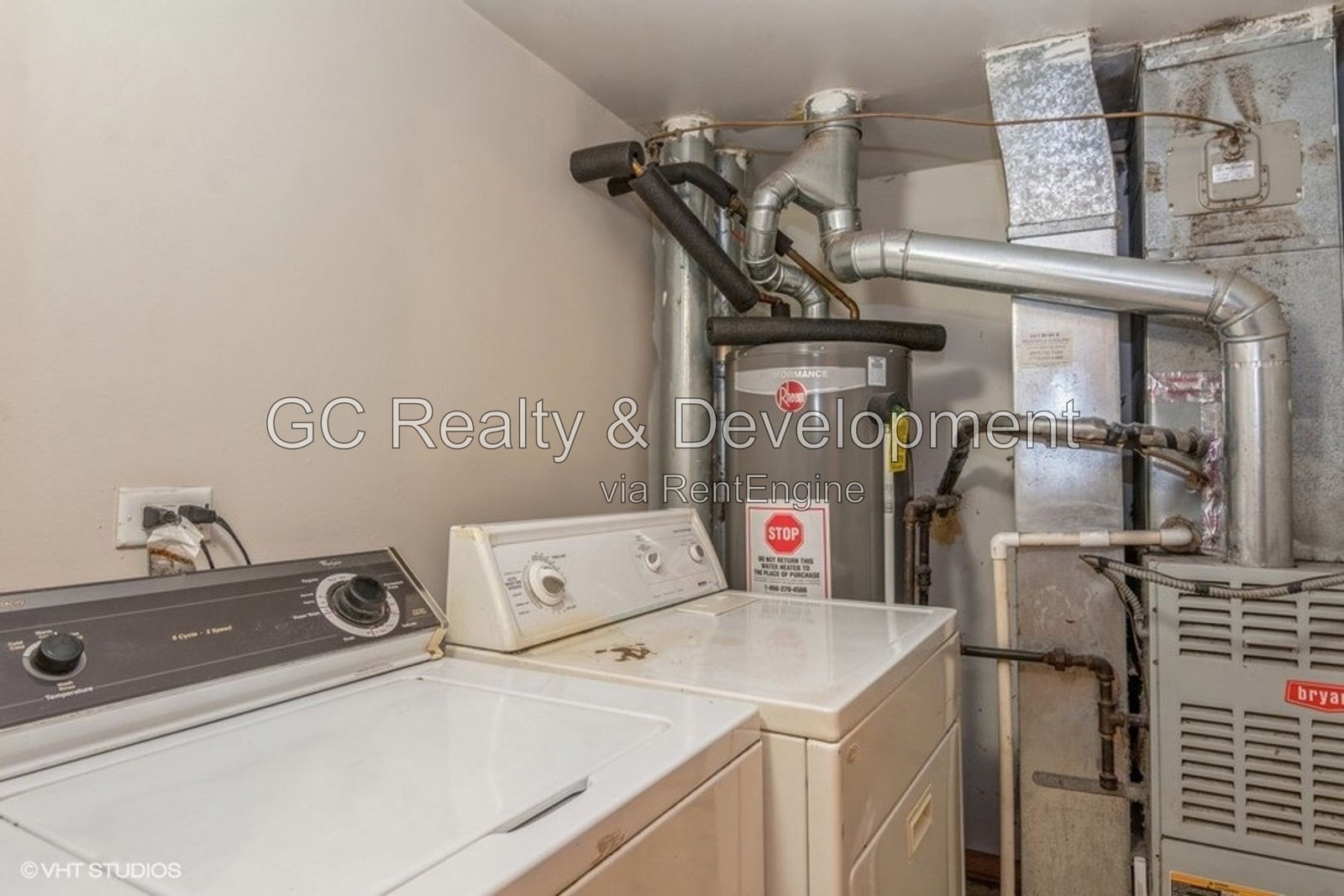 *** 3 BDRM / 2 BTH / CENTRAL AIR / PARKING SPACE / WASHER & DRYER IN UNIT*** property image