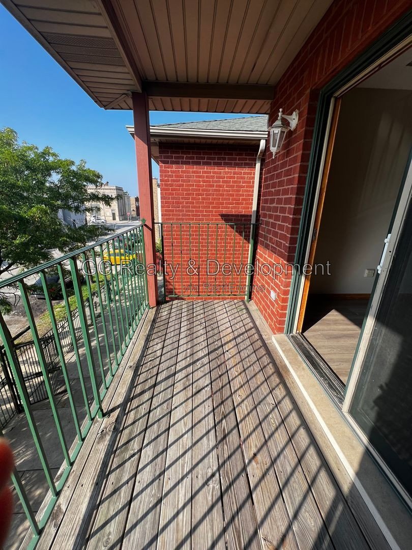 *** 3 BDRM / 2 BTH / CENTRAL AIR / PARKING SPACE / WASHER & DRYER IN UNIT*** property image