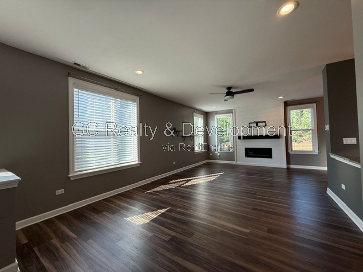 *** LEASE TODAY – SEPTEMBER FREE! / 2 BED-2.5 BTH / END UNIT / NEWER CONSTUCTION / PET FRIENDLY / 2 CAR GARAGE / HUGE LOFT OR OFFICE*** property image
