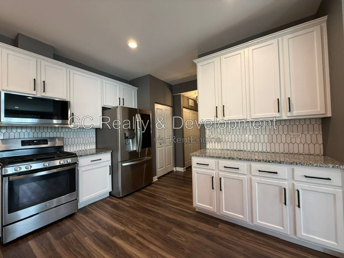 *** LEASE TODAY – SEPTEMBER FREE! / 2 BED-2.5 BTH / END UNIT / NEWER CONSTUCTION / PET FRIENDLY / 2 CAR GARAGE / HUGE LOFT OR OFFICE*** property image