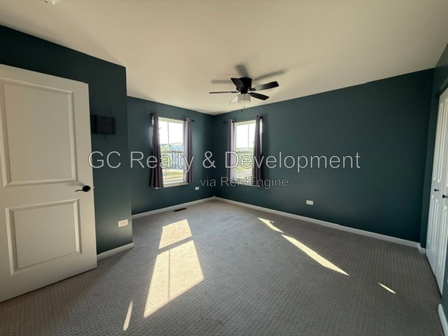*** LEASE TODAY – SEPTEMBER FREE! / 2 BED-2.5 BTH / END UNIT / NEWER CONSTUCTION / PET FRIENDLY / 2 CAR GARAGE / HUGE LOFT OR OFFICE*** property image