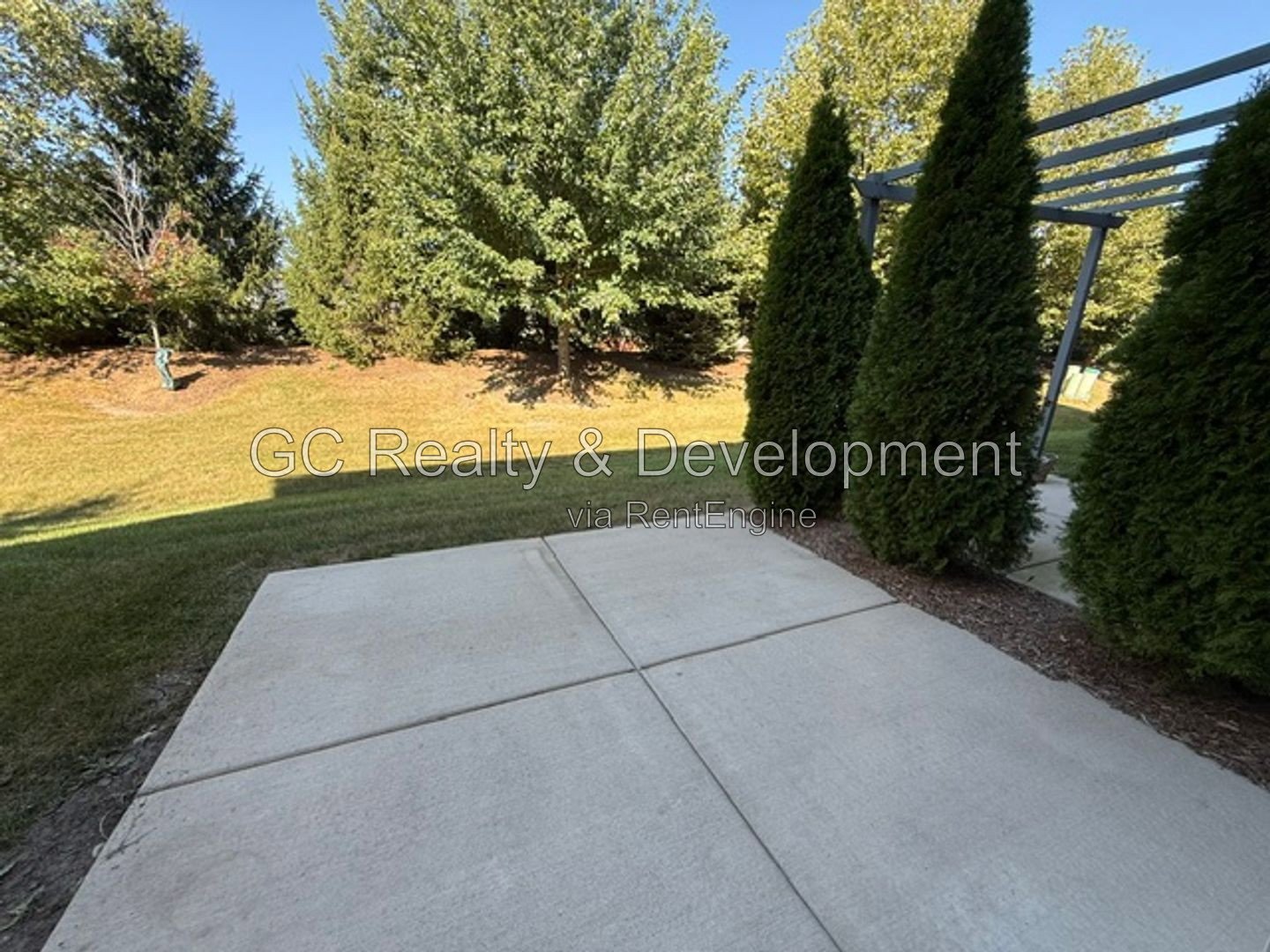*** LEASE TODAY – SEPTEMBER FREE! / 2 BED-2.5 BTH / END UNIT / NEWER CONSTUCTION / PET FRIENDLY / 2 CAR GARAGE / HUGE LOFT OR OFFICE*** property image
