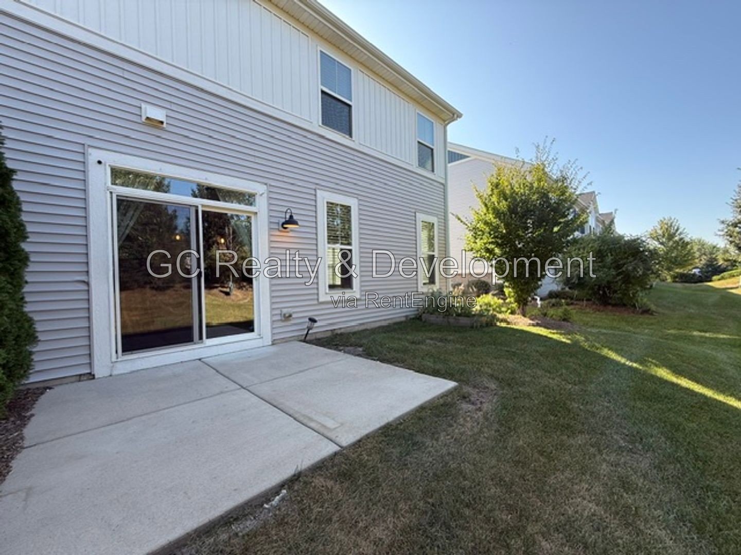*** LEASE TODAY – SEPTEMBER FREE! / 2 BED-2.5 BTH / END UNIT / NEWER CONSTUCTION / PET FRIENDLY / 2 CAR GARAGE / HUGE LOFT OR OFFICE*** property image