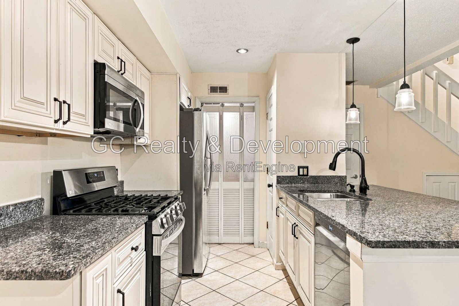 *** 2BR - 1.5BA / CENTRAL AIR / ATTACHED GARAGE / IN-UNIT LAUNDRY / SS APPLIANCES / PET FRIENDLY *** property image
